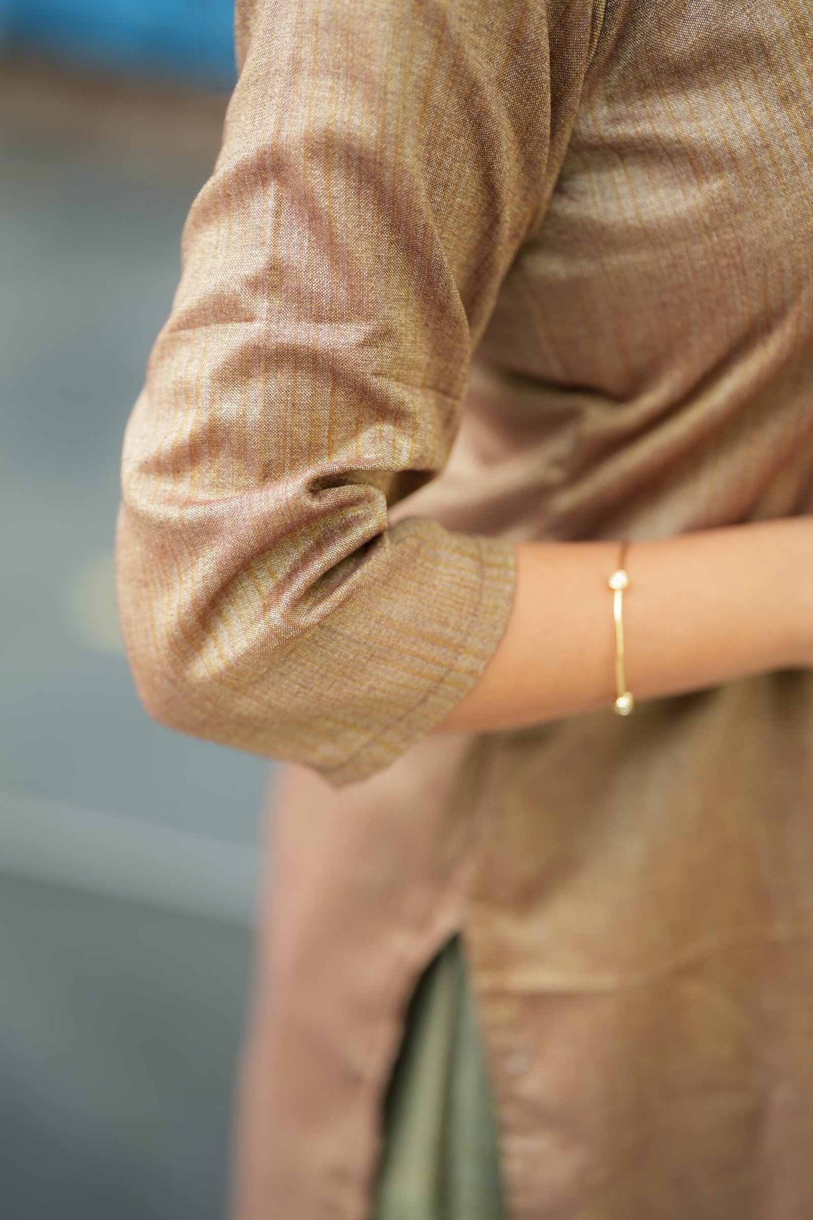 Dual Tone Handloom Set in Bronze & Olive - Image 4