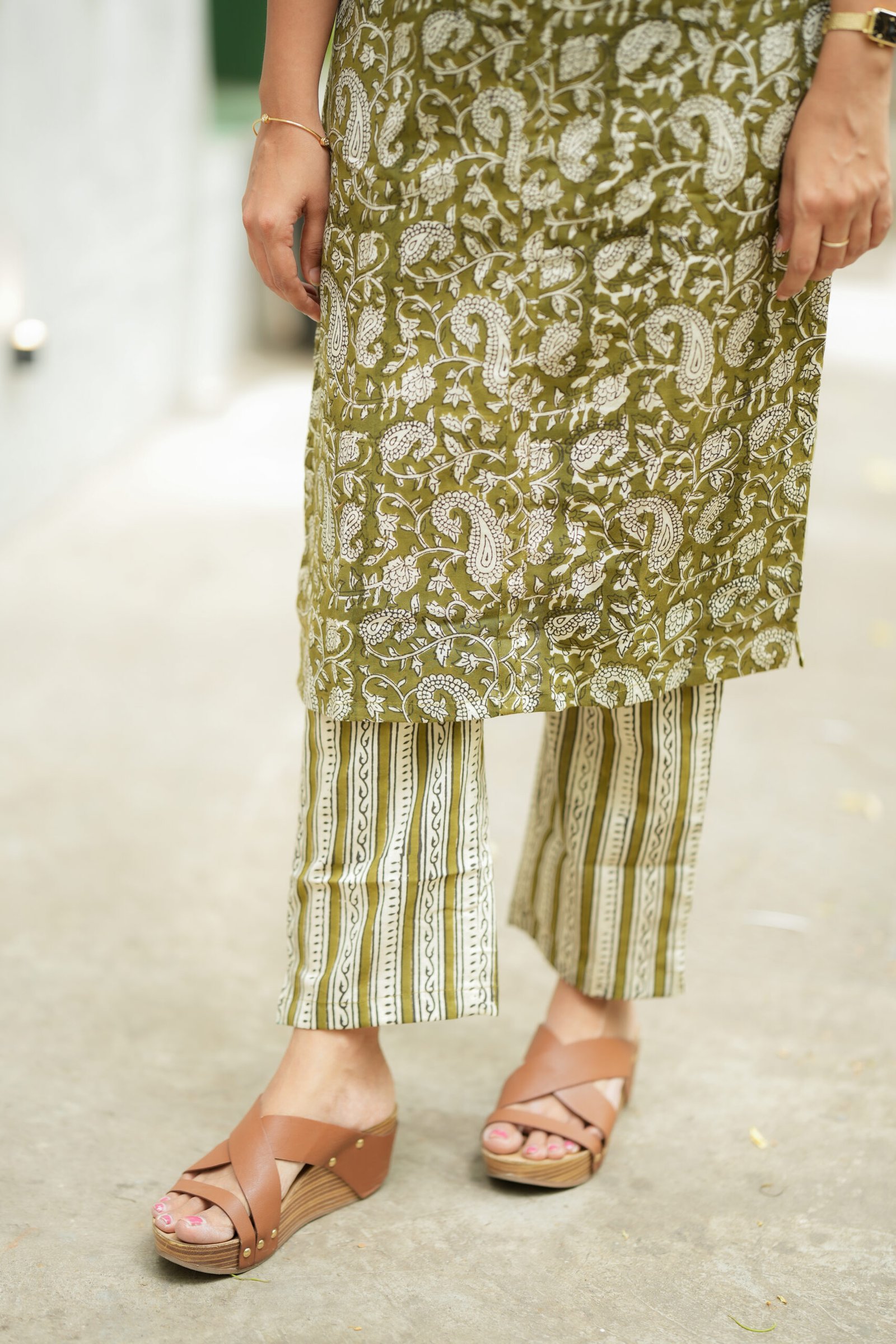 Green Floral Straight Kurta with Chevron Pants - Image 2